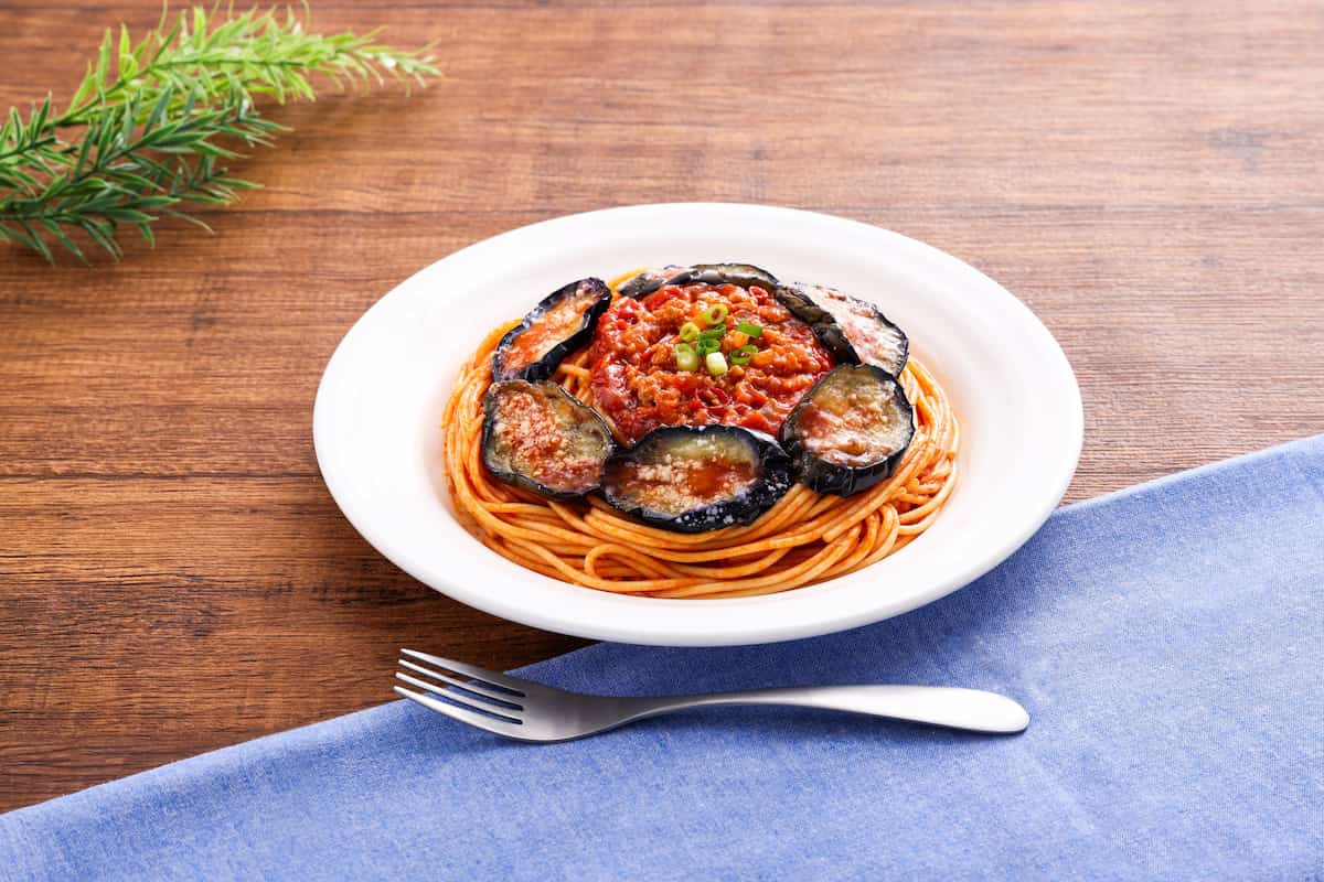 ナスと挽肉のピリ辛トマトソースパスタ
