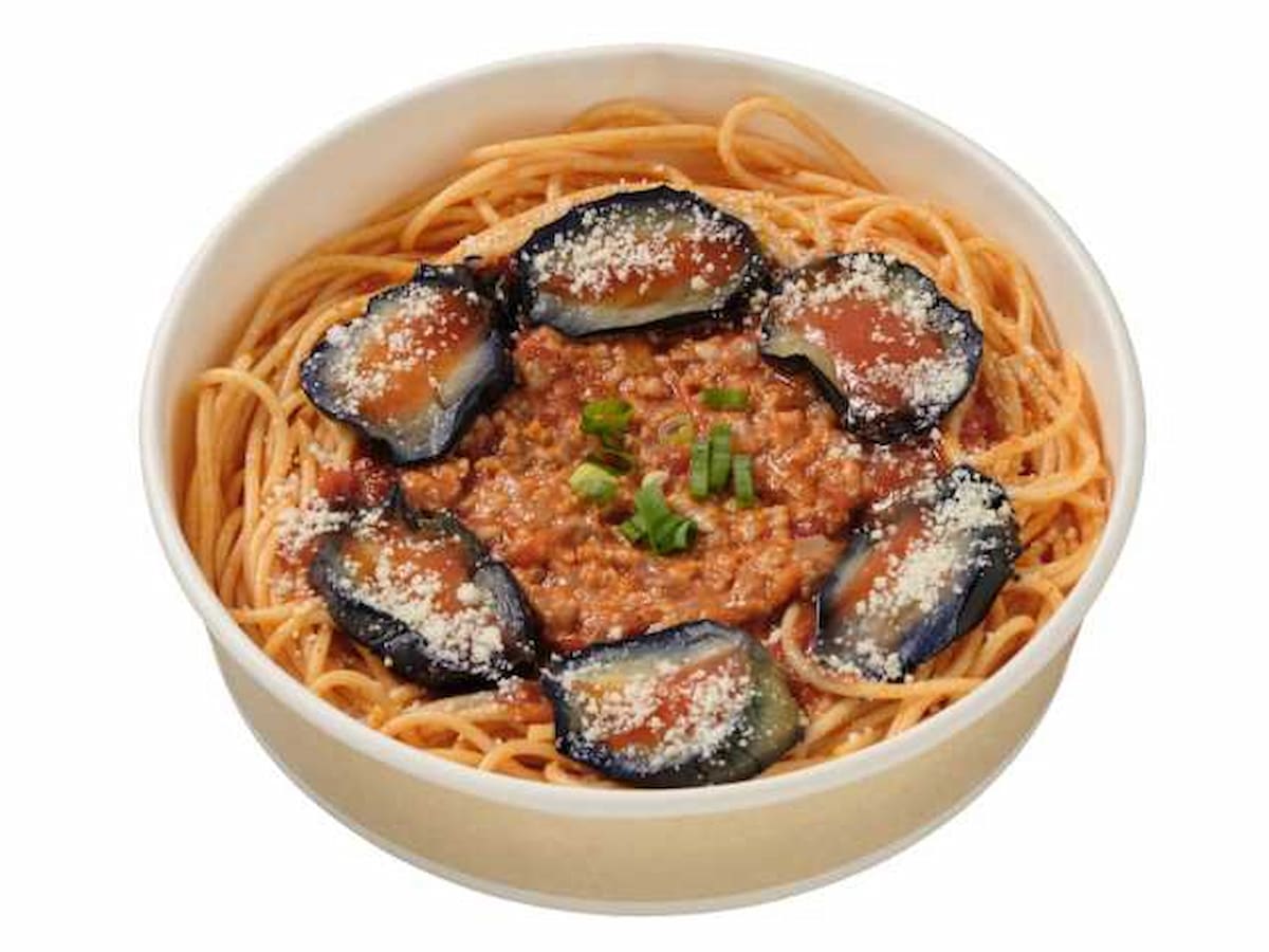 ナスと挽肉のピリ辛トマトソースパスタ