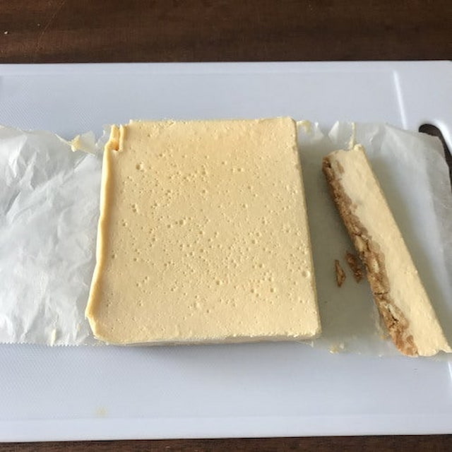 山本ゆりさんの「レンジでなめらかレアチーズケーキ」レシピ