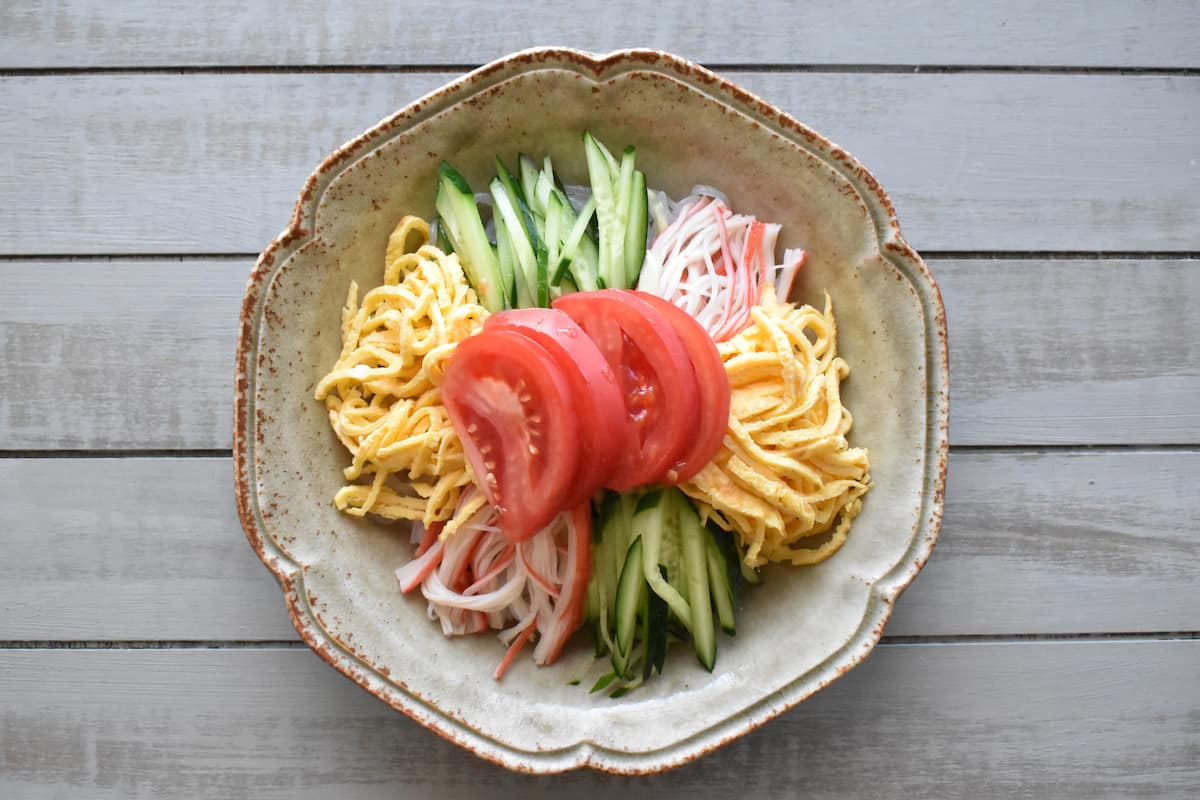 具をのせる(しらたき冷麺)
