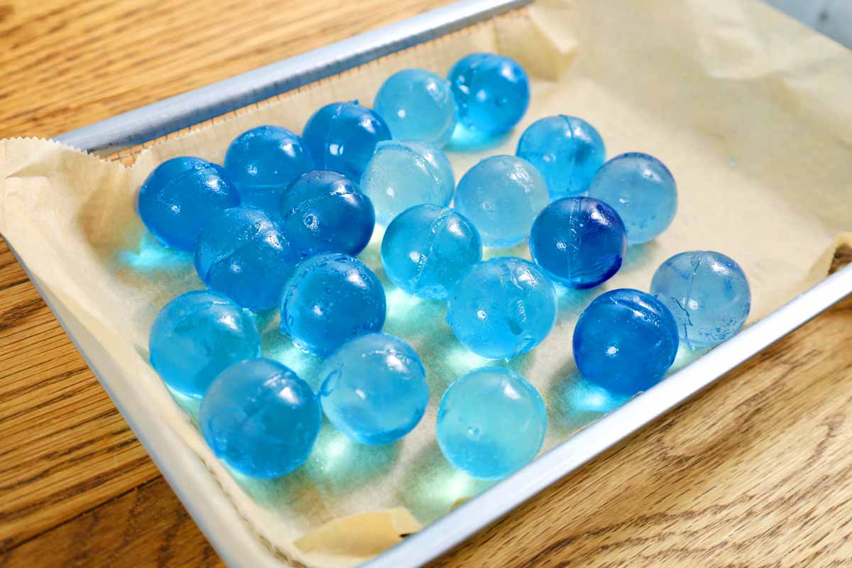 「まるでビー玉のような琥珀糖」