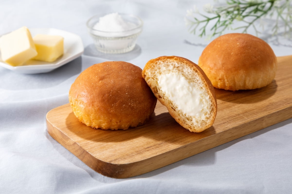甘じょっぱさがたまらない♪八天堂の人気「揚げ焼きくりーむパン」がファミマで限定発売!