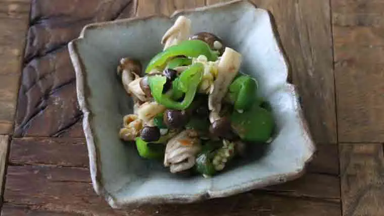 レンジで作れる！おつまみにもおすすめの「ピーマン×しめじ」の副菜