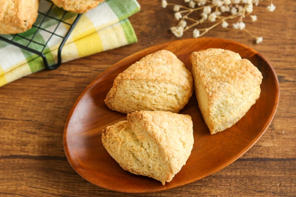 材料3つ！ホットケーキミックスでかんたん「豆腐スコーン」の作り方