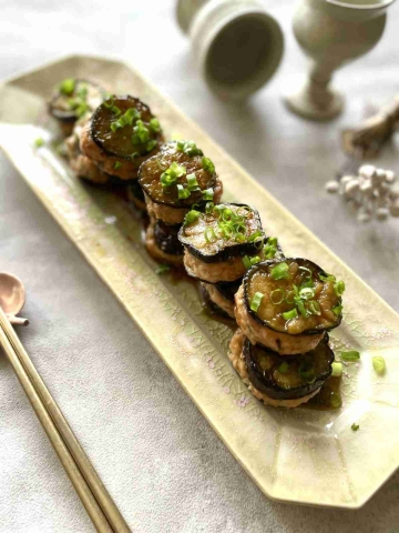 おいしさ凝縮！一口サイズの「とろっとなすのはさみ焼き」レシピ