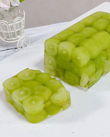 ひんやり贅沢な味わい♪冷やして固めるだけで絶品「シャインマスカットゼリー」レシピ