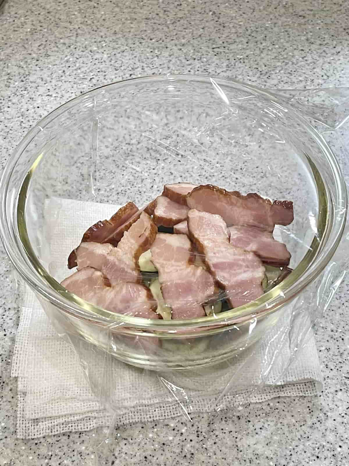 「なすと厚切りベーコンのバター蒸し」レシピ