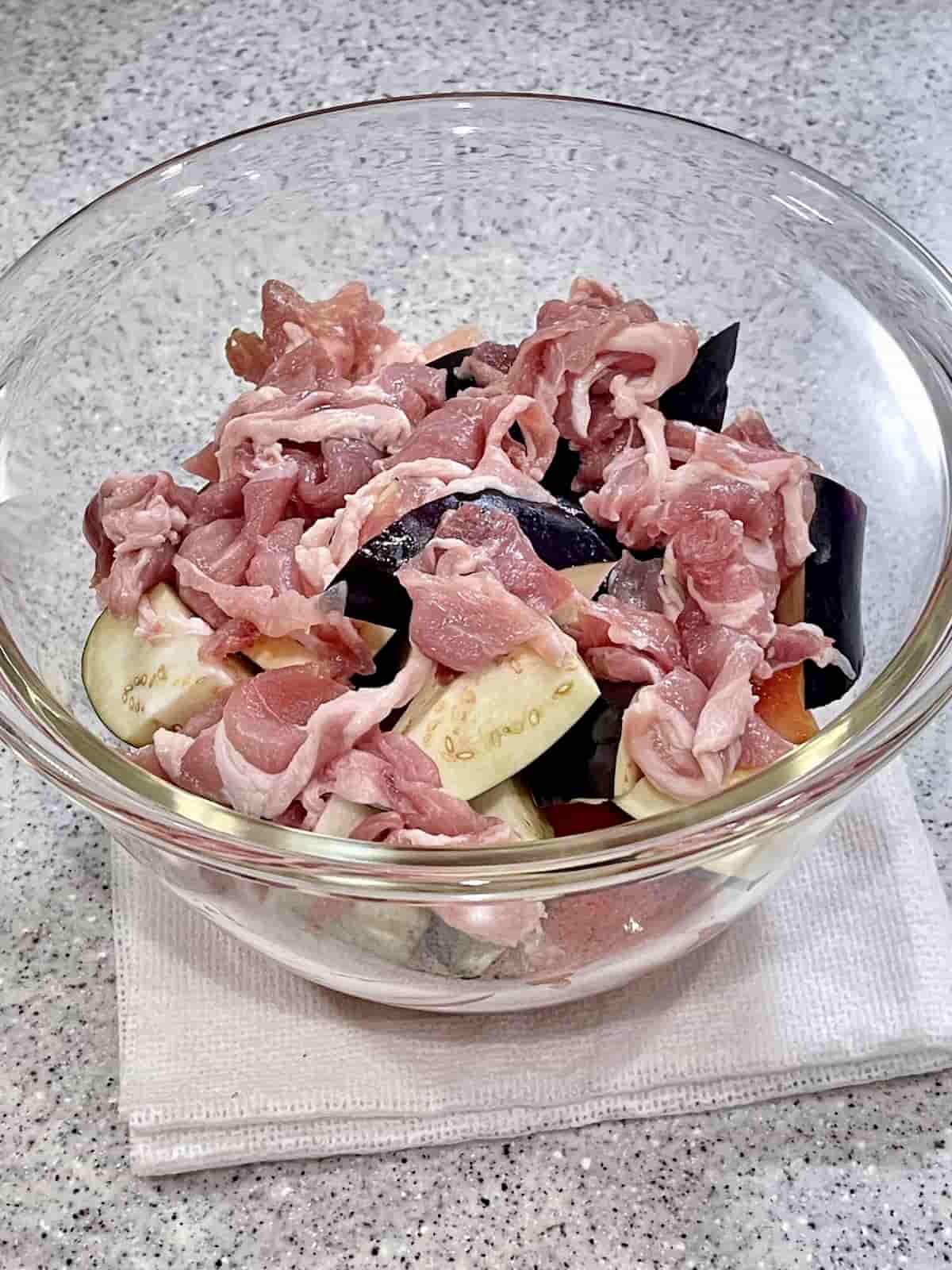 「なすとトマトの豚肉蒸し」レシピ