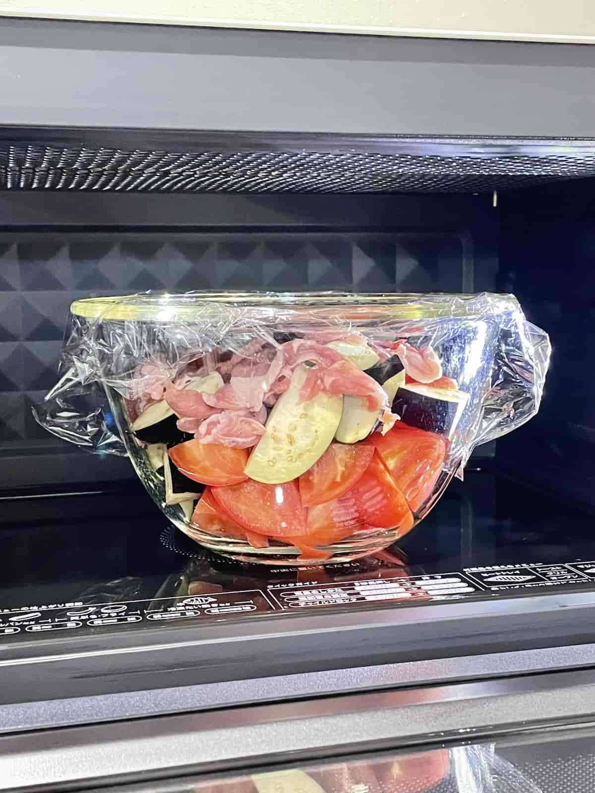 「なすとトマトの豚肉蒸し」レシピ