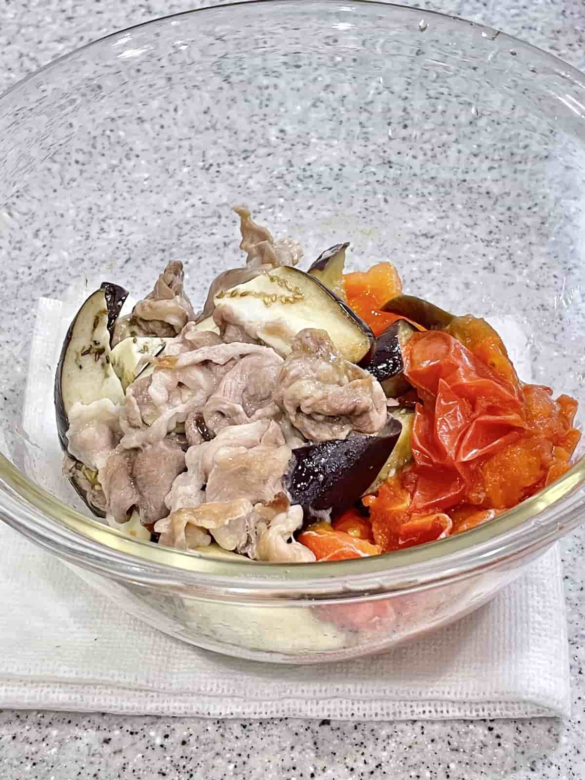「なすとトマトの豚肉蒸し」レシピ