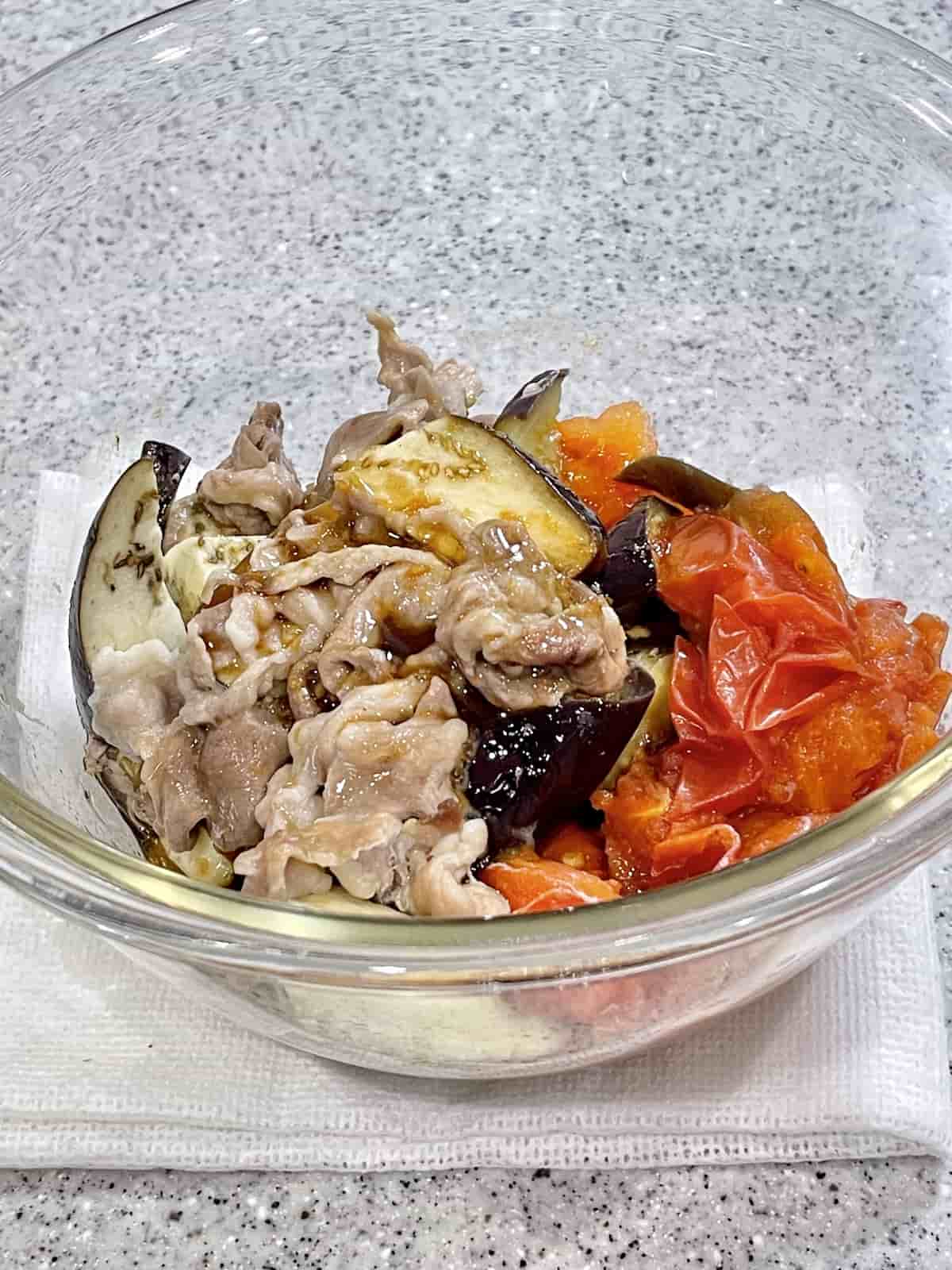 「なすとトマトの豚肉蒸し」レシピ