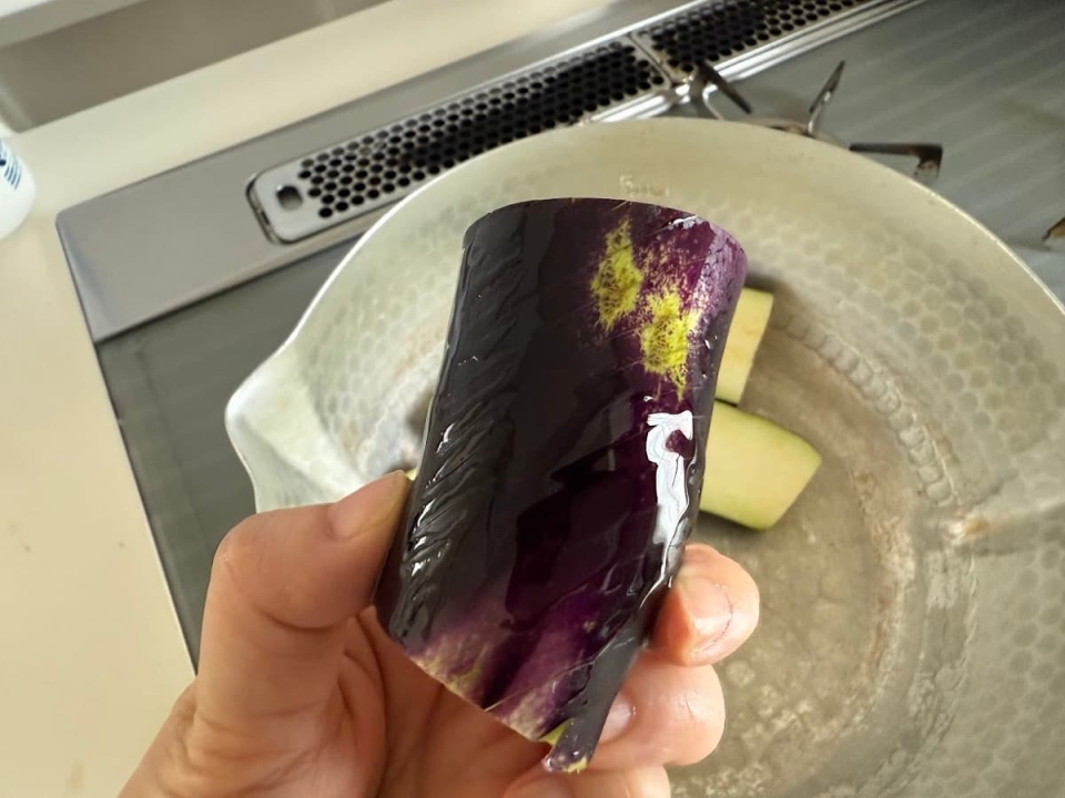 ひとつずつ油をつけていく
