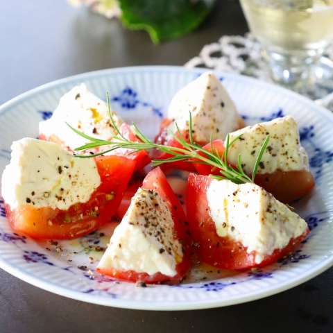 まるでカプレーゼ ?  おしゃれな「塩豆腐トマト」の簡単レシピ