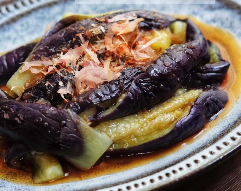 とろとろ食感×香味だれがたまらない♪「蒸しなす」レシピ