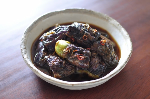 なすが茶色くなるのはどうして？色よくきれいな煮物を作るポイントを解説！