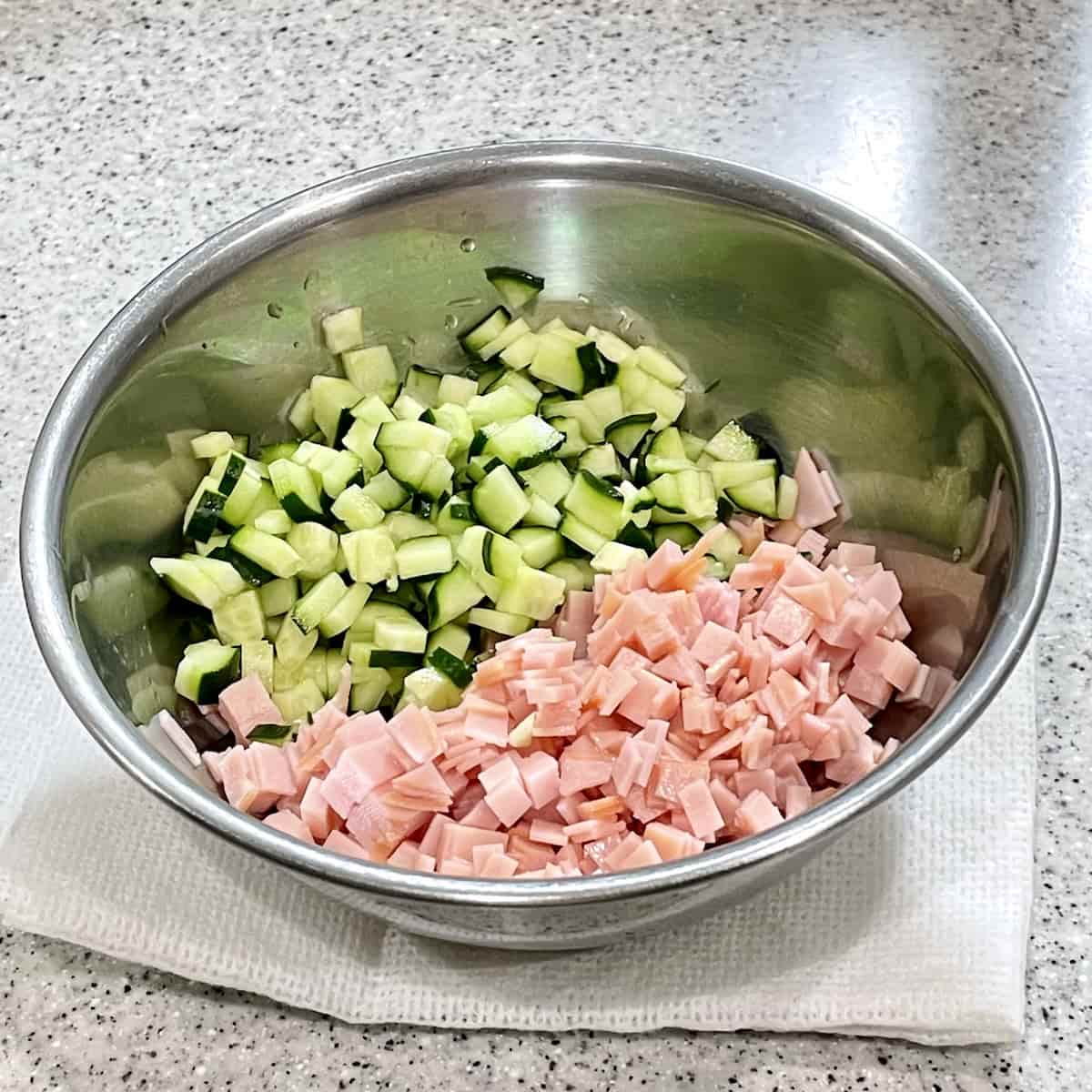 「たまごサラダとハムきゅうりの ロールサンド」レシピ