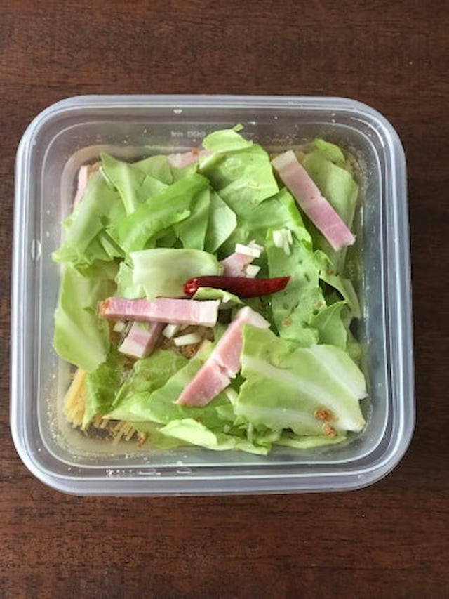 山本ゆりさんの「ベーコンとキャベツのペペロンチーノ」レシピ