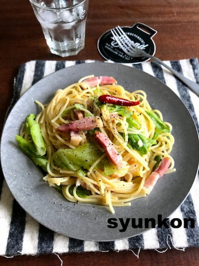 山本ゆりさんの「ベーコンとキャベツのペペロンチーノ」レシピ