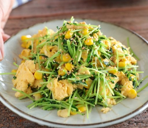 節約におすすめ！「豆苗×卵」のシャキふわレシピ