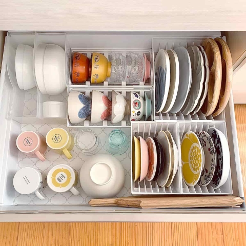 ごちゃごちゃをスッキリ！「マグカップ収納」のアイデア