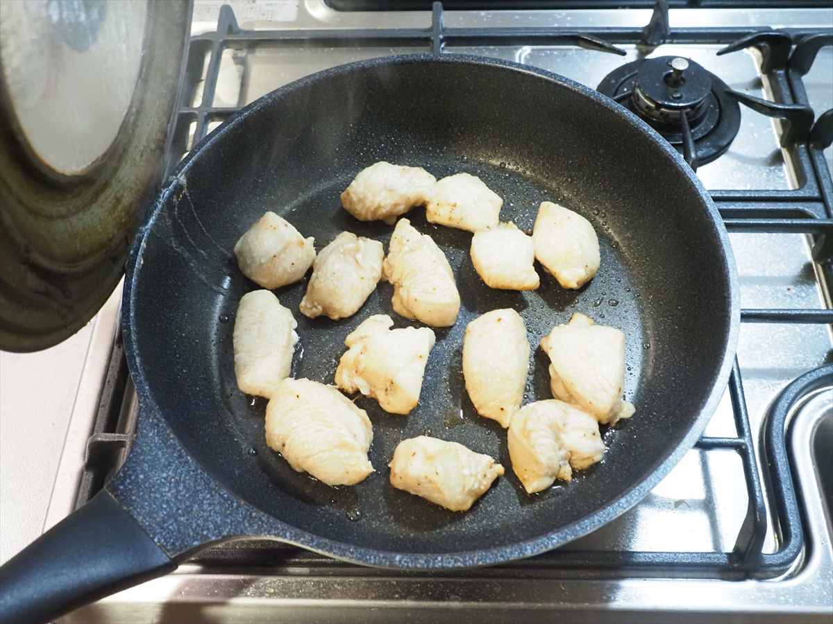 フライパン鶏むね肉のたっぷりおろしぽん酢