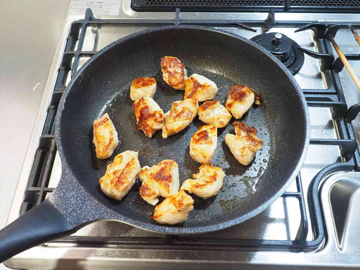 フライパン鶏むね肉のたっぷりおろしぽん酢