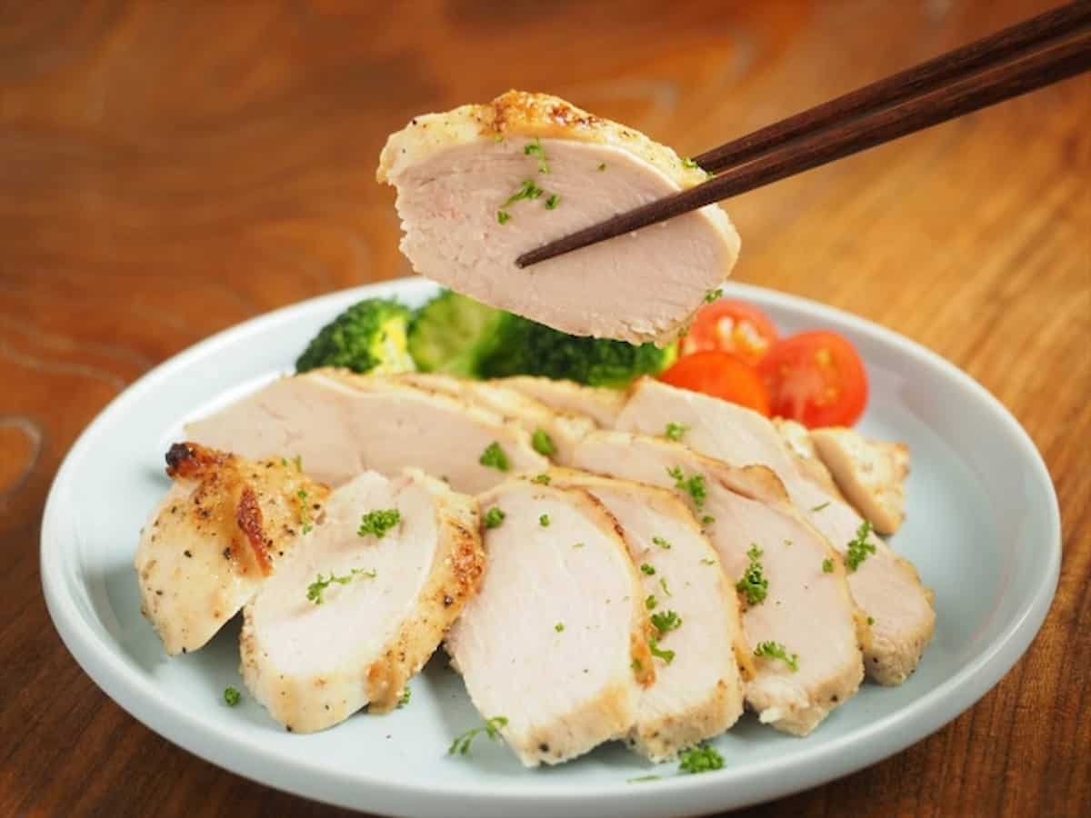 にんにくマヨネーズ焼きサラダチキン
