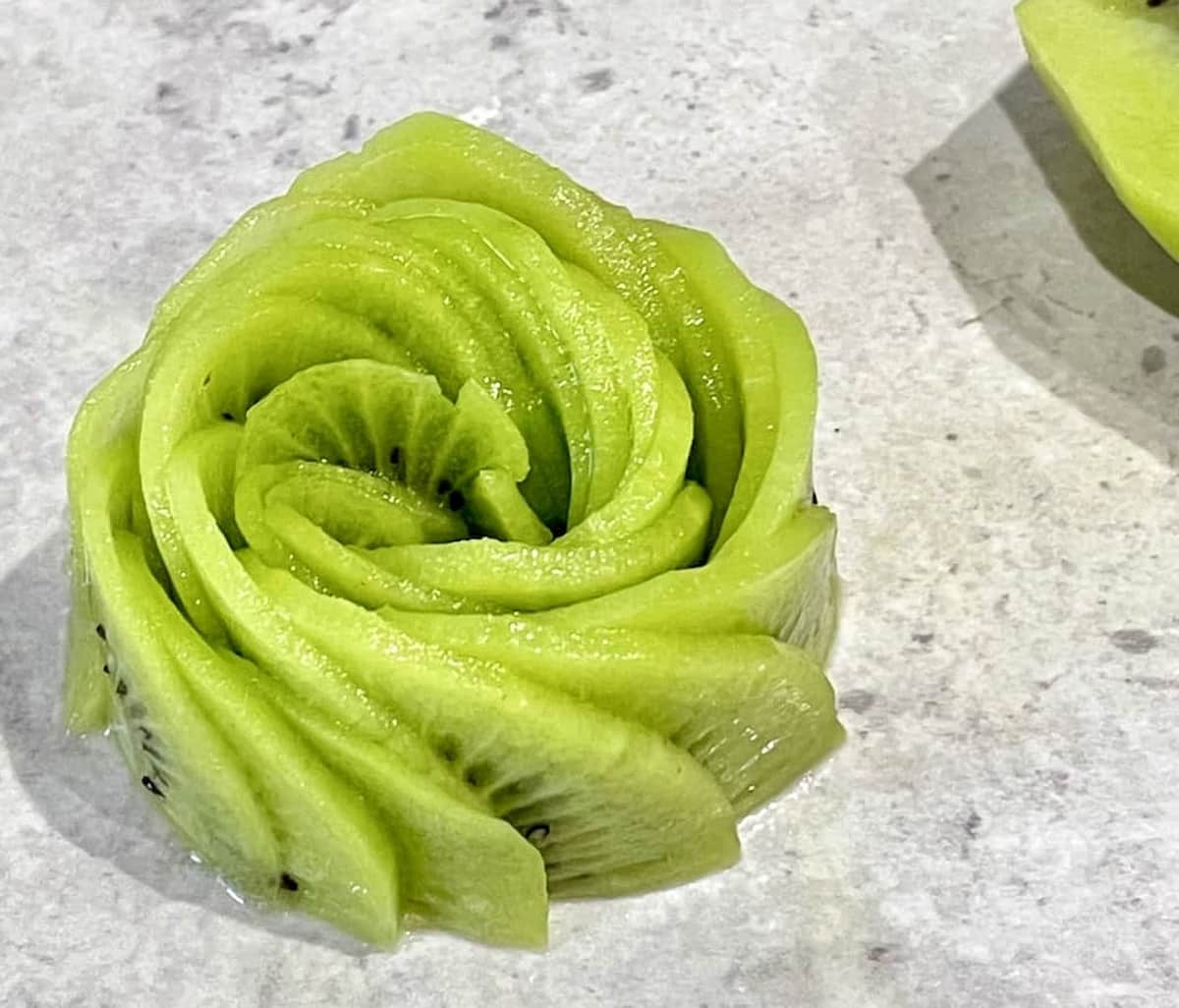 フルーツを使ったバラの作り方