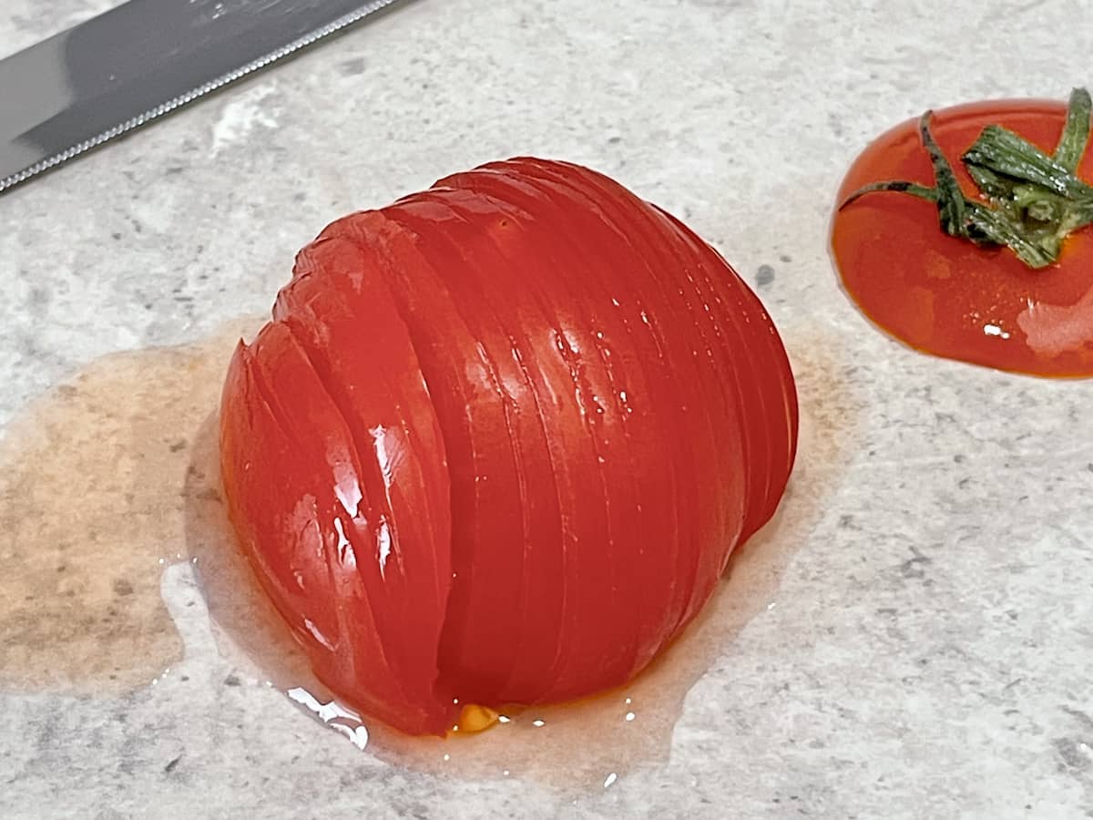 トマトを使ったバラの作り方