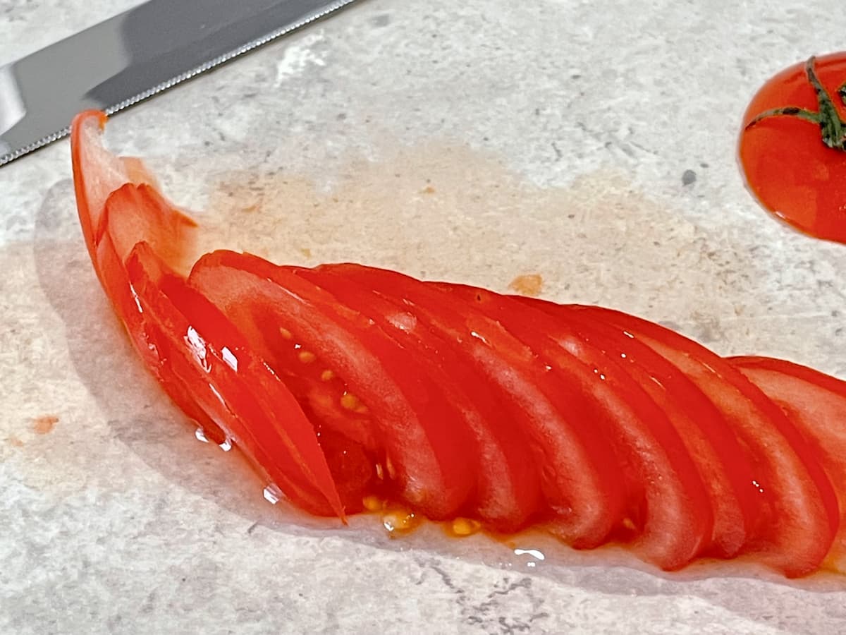 トマトを使ったバラの作り方