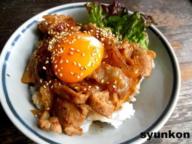山本ゆりさんの「甘辛豚バラ丼」レシピ