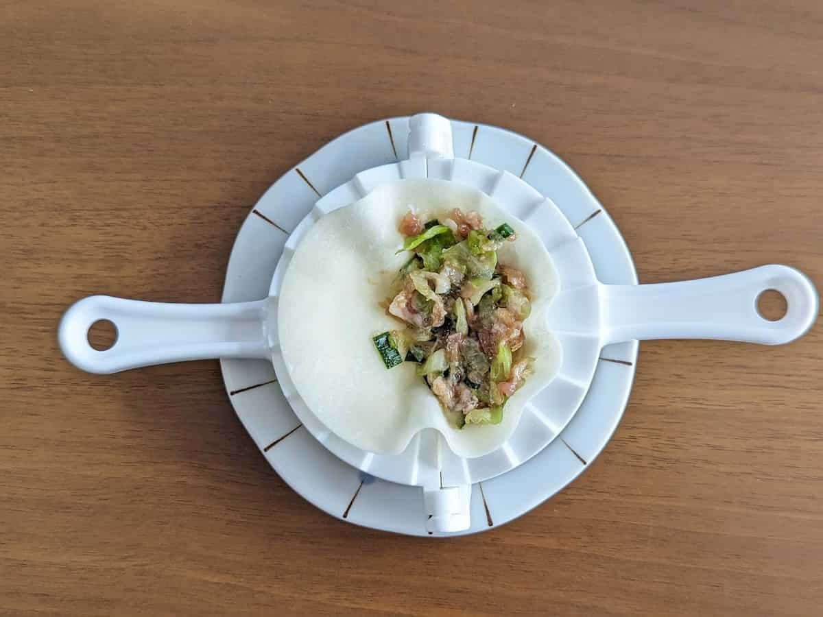 ダイソー かんたん餃子メーカー 使い方