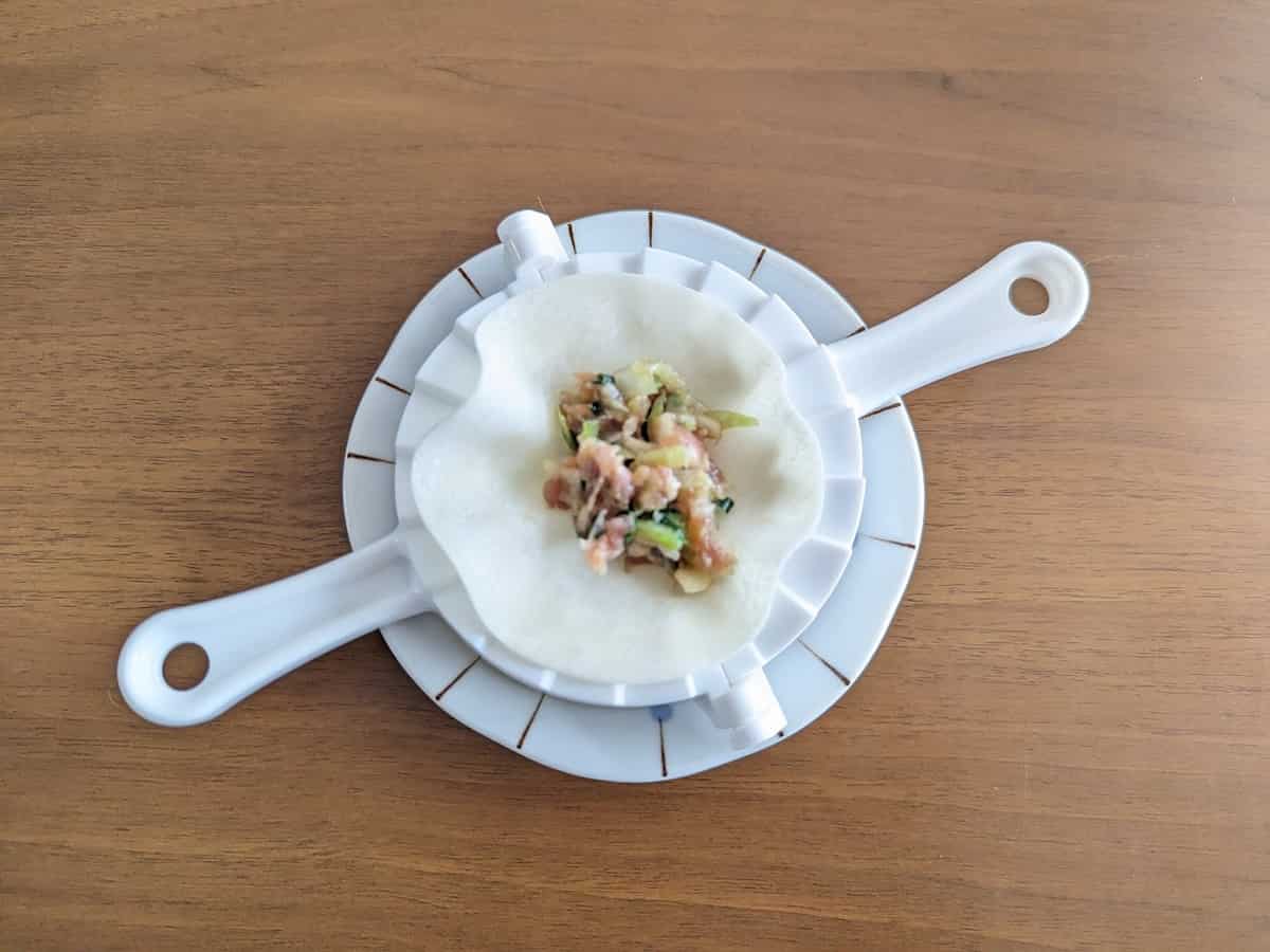 ダイソー かんたん餃子メーカー 使い方
