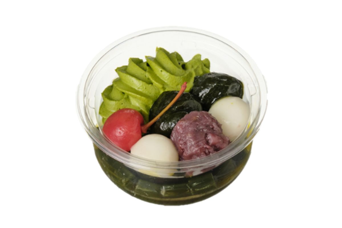黒蜜で食べる　宇治抹茶あんみつ