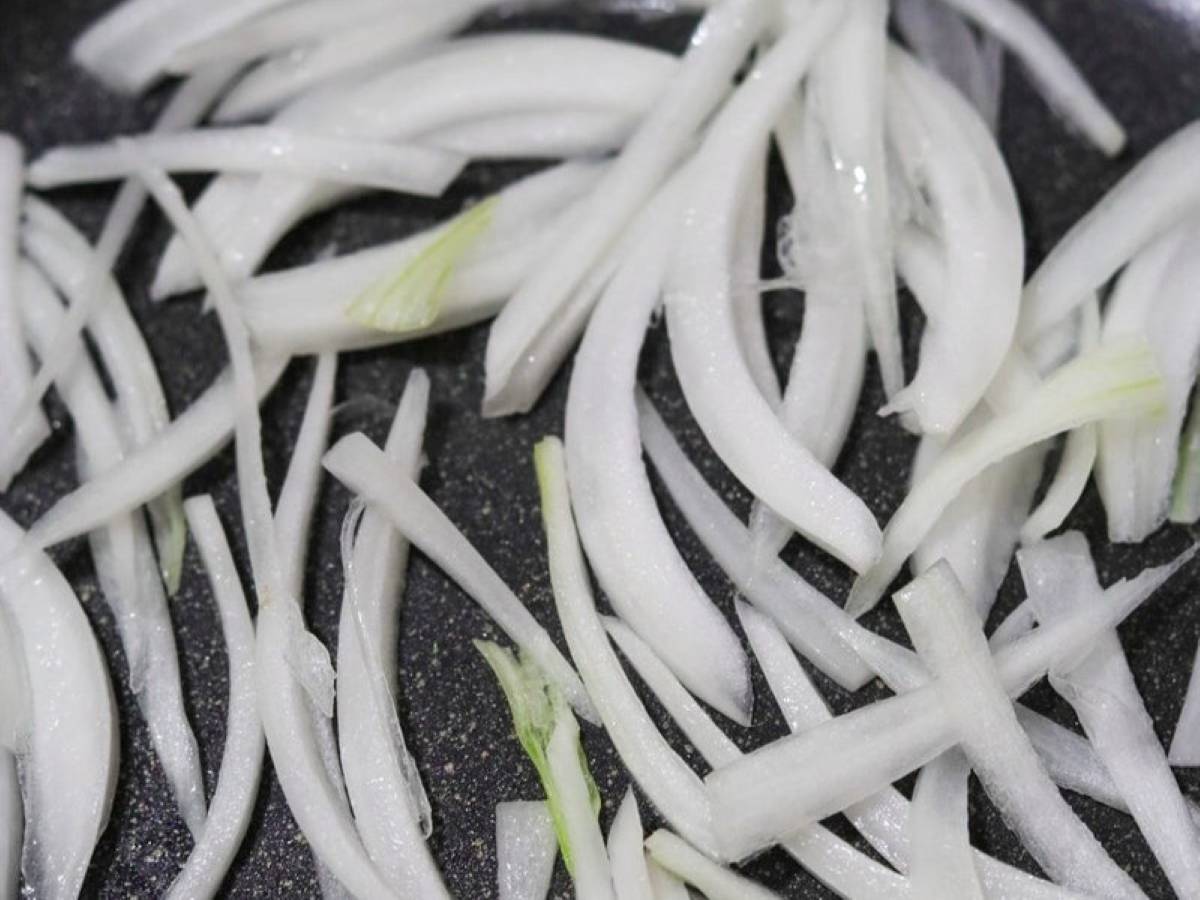 サバ缶とねぎのそうめんチャンプルー