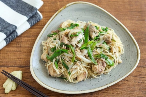 10分で完成！旨味たっぷり「さば缶とねぎのそうめんチャンプルー」の作り方