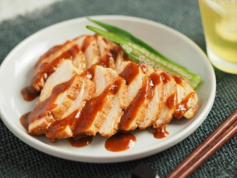 鶏むね肉でかんたん！食べ応え◎な「焼きサラダチキン」の作り方