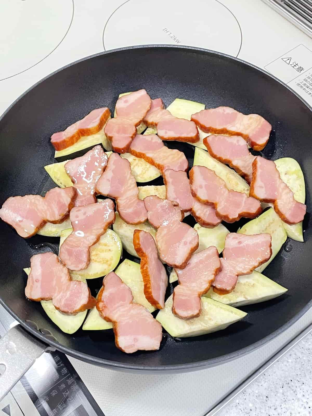 「ポン酢でさっぱり！なすと厚切りベーコン揚げびたし」レシピ