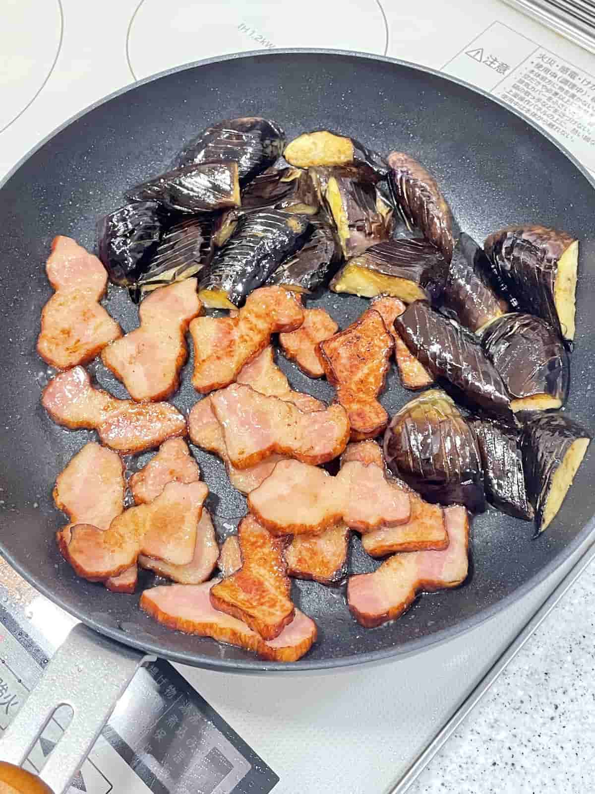 「ポン酢でさっぱり！なすと厚切りベーコン揚げびたし」レシピ