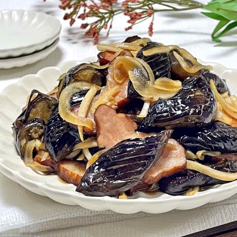 ポン酢でさっぱり!味しみしみで絶品「なすと厚切りベーコン揚げびたし」レシピ