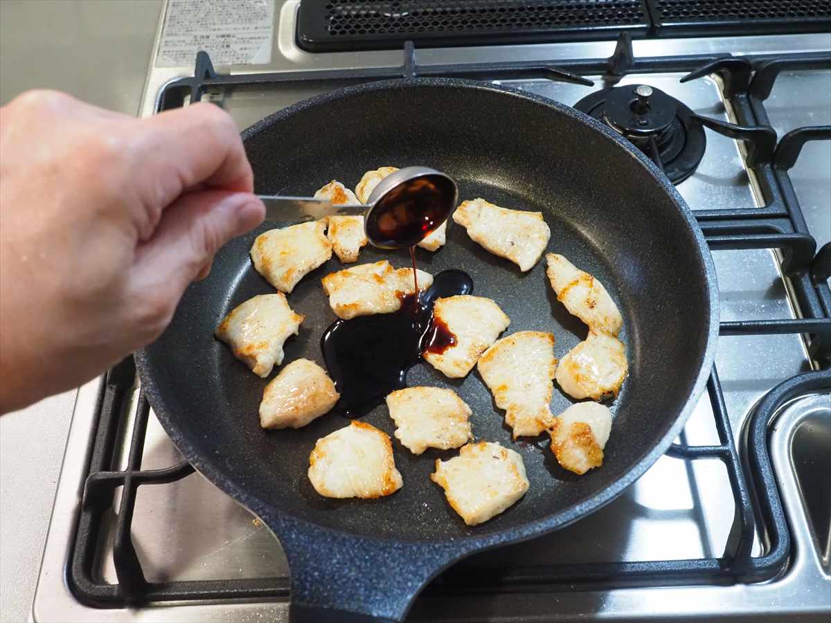 茄子と鶏むね肉のかば焼き丼