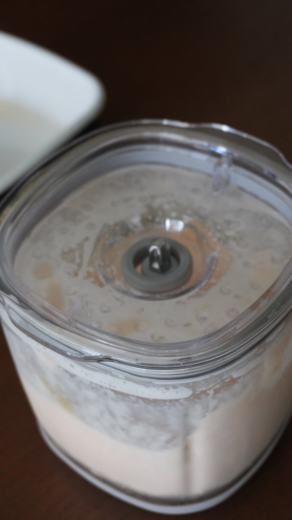 生クリームを加えて
