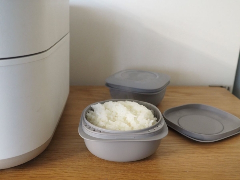 冷凍ご飯だってバレない！炊き立てご飯がよみがえる「ごはん容器」
