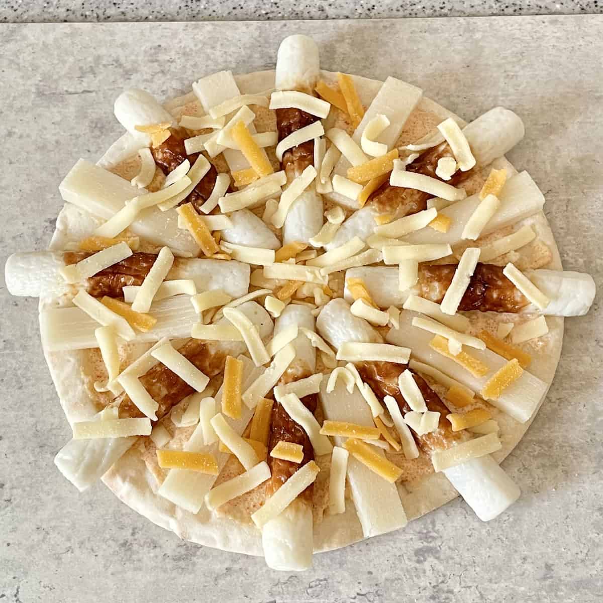 「ちくわとお餅の明太マヨピザ」レシピ