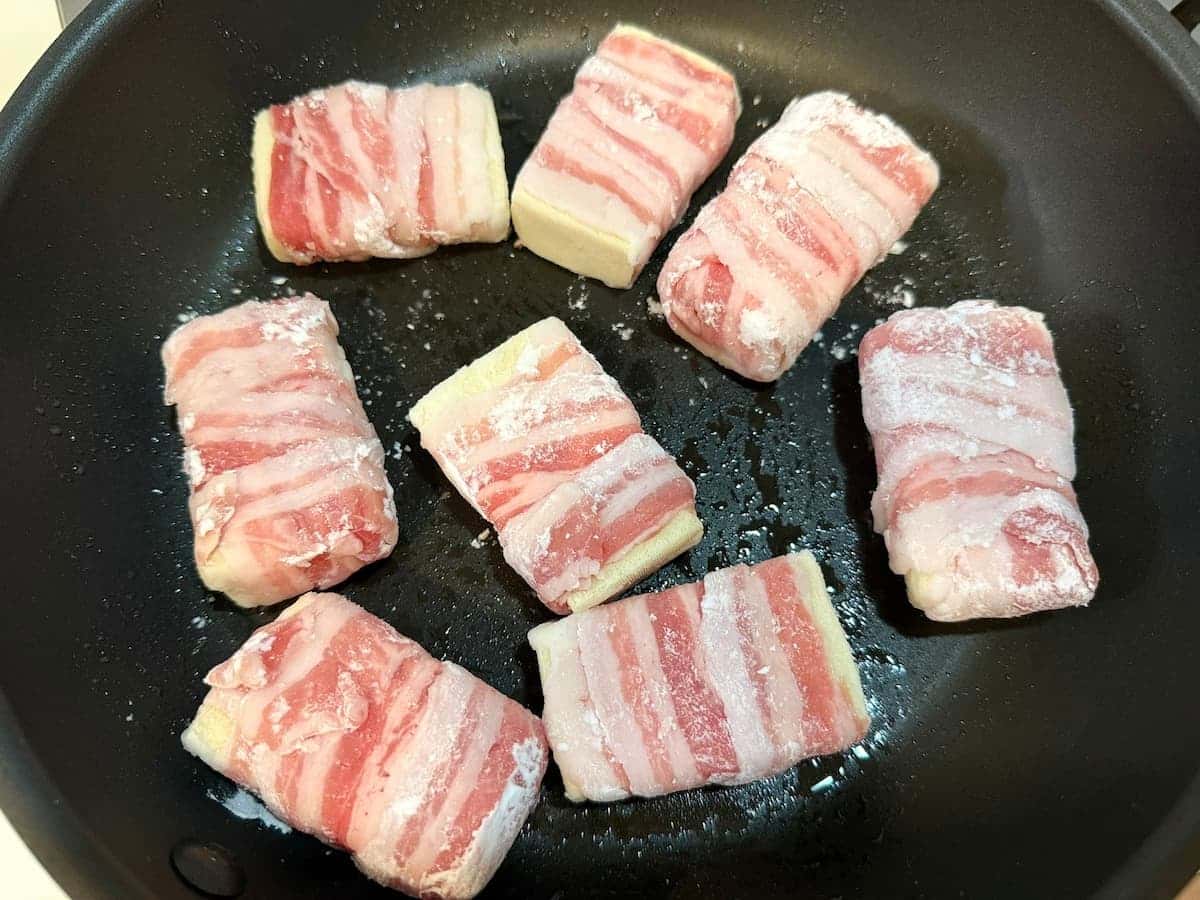 片栗粉をまぶしてフライパンで焼く　高野豆腐ジューシー肉巻き　まいのおやつ