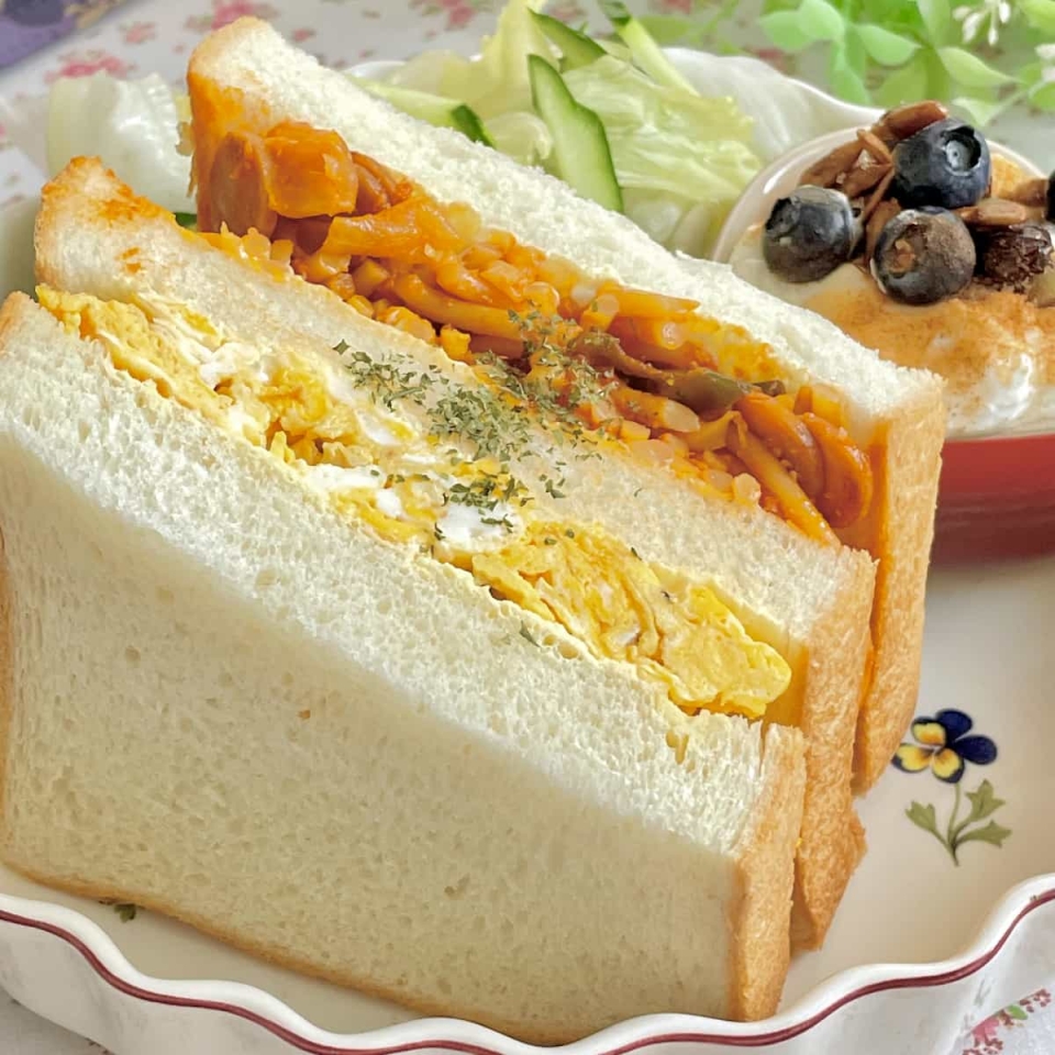 忙しい日に助かる!これ1つで大満足な「ナポリタンと卵のダブルサンド」レシピ