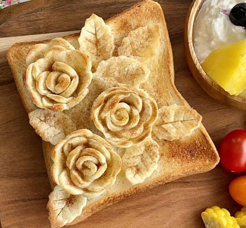 食べるのがもったない♪まるでアートな「ばらのシナモンシュガートースト」レシピ