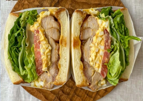肉やハム入りでボリューム満点！「サンドイッチ」の作り方