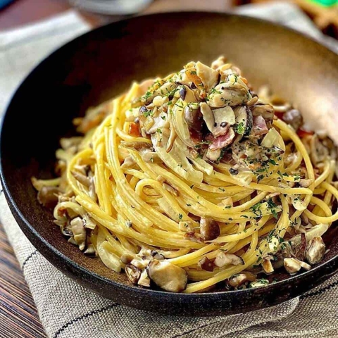 旨味も風味も抜群！何度でも作りたくなる「たっぷりきのこのパスタ」