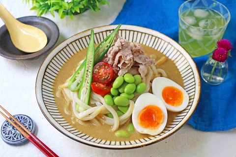 冷凍うどんで簡単！夏のランチにおすすめ「冷しゃぶの冷やしカレーうどん」レシピ